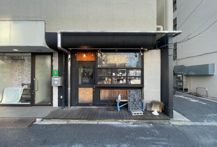 新高円寺駅徒歩5分　角地で視認性◎1階路面のカフェ居抜き物件！